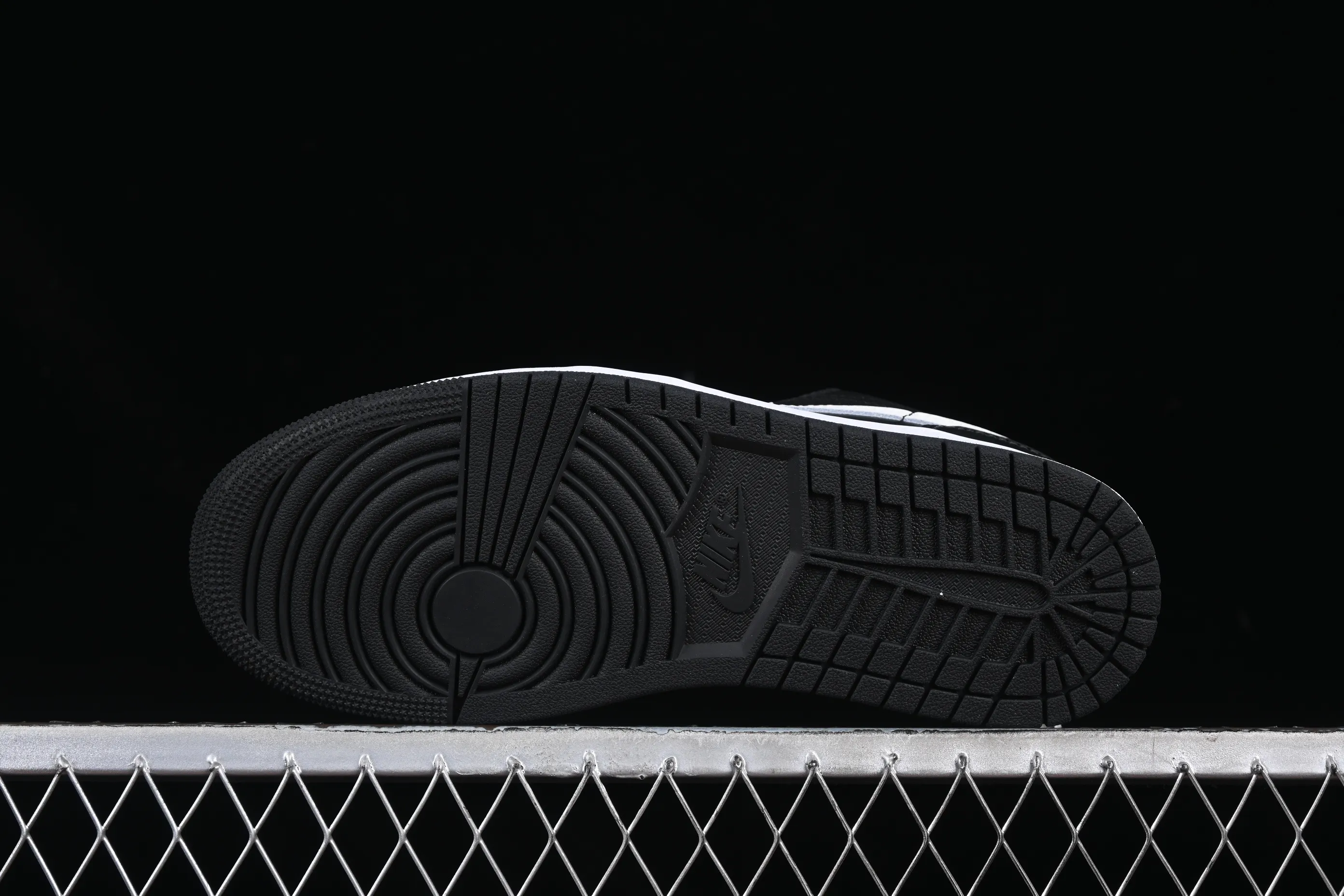 All categories Air Jordan Jordan series basketball shoes Air Jordan 1 Low G version pure original Air Jordan 1 Low AJ1 Joe 1 black and white low-top retro basketball shoes 553558-043